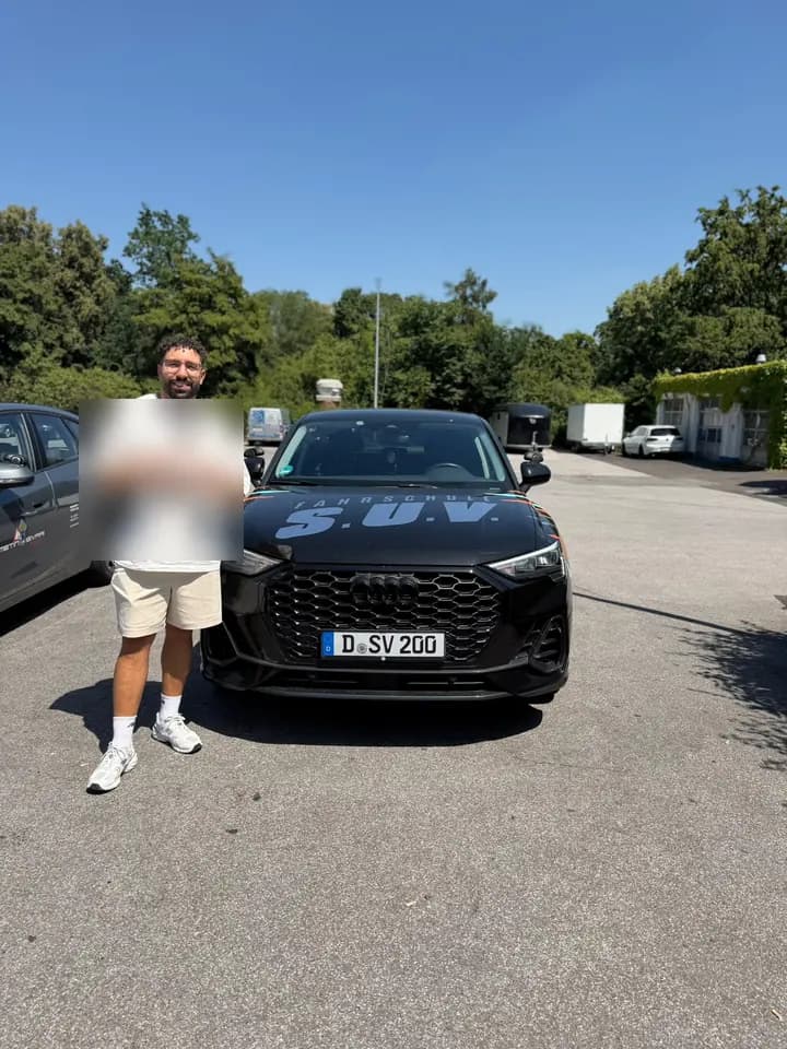 Fahrschüler der Fahrschule S.U.V. mit bestandenem Führerschein