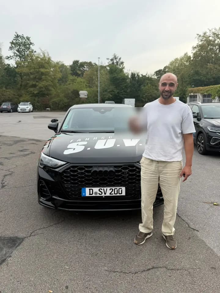 Fahrschüler der Fahrschule S.U.V. mit bestandenem Führerschein