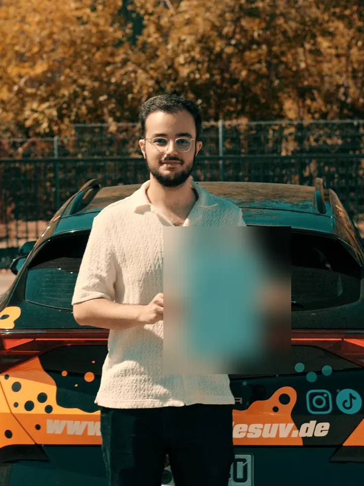 Fahrschüler der Fahrschule S.U.V. mit bestandenem Führerschein